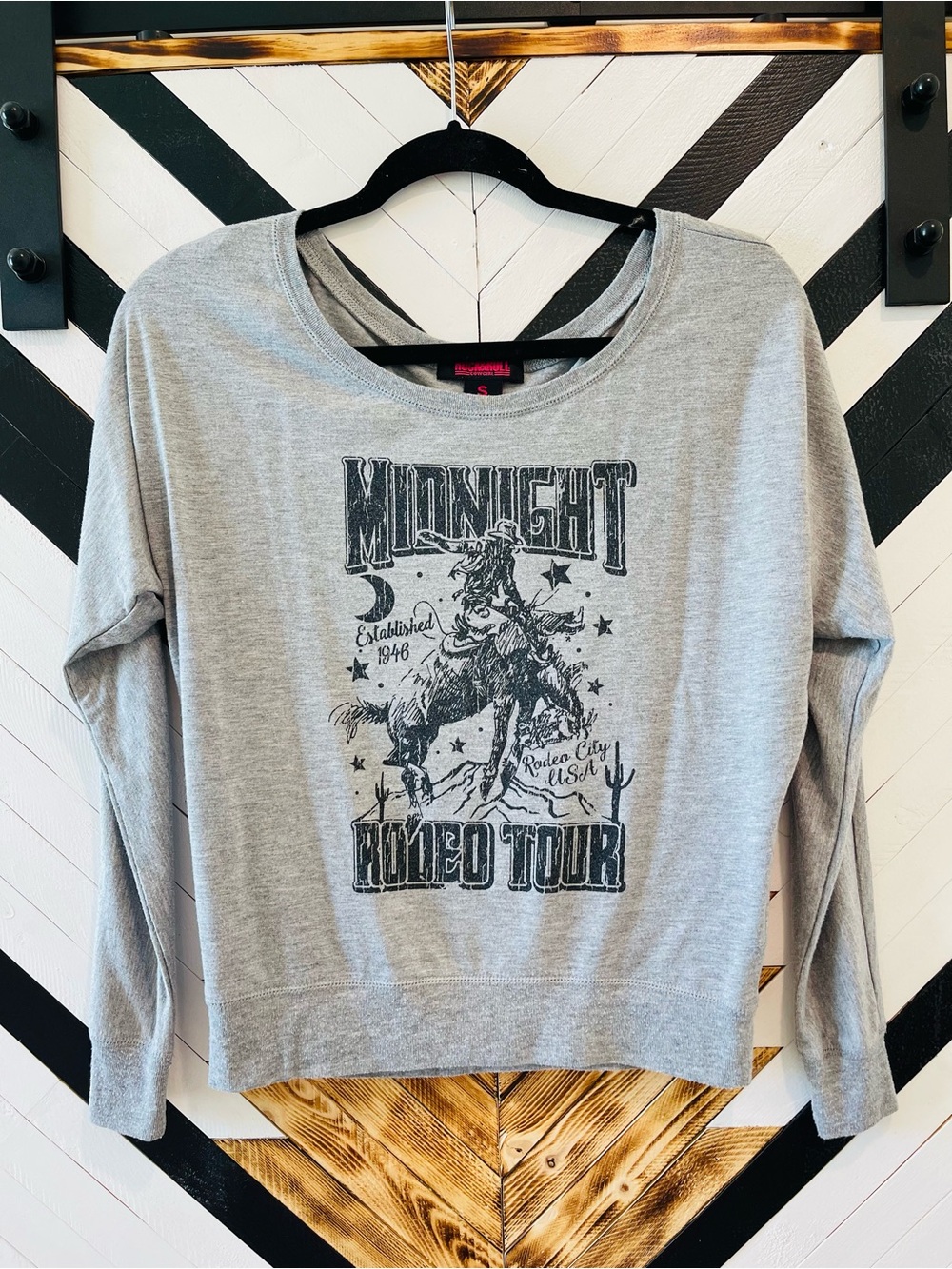 Rock & Roll Cowgirl Gray 'Midnight Rodeo Tour' Graphic Pullover